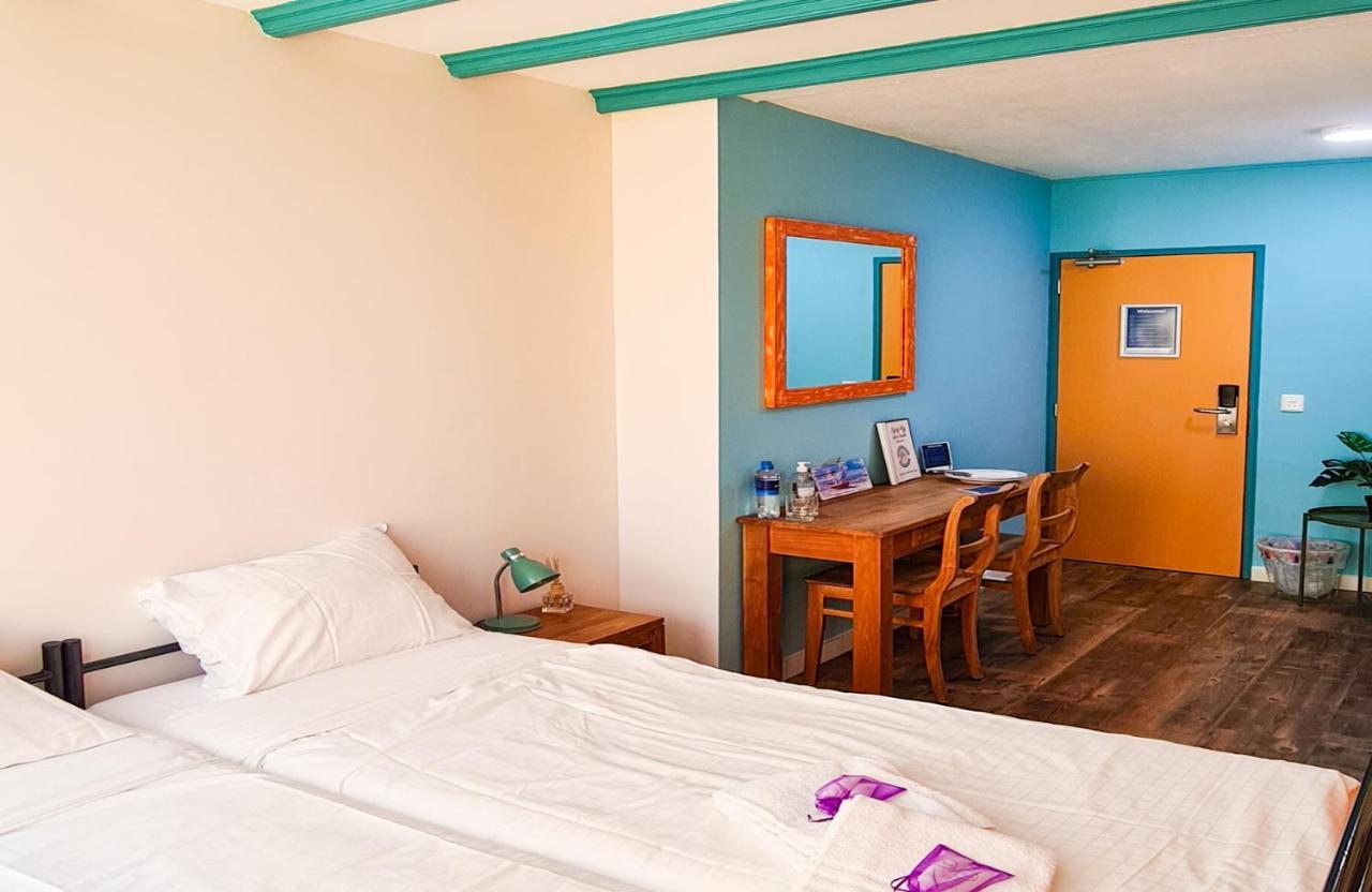 The Flying Pig Beach Hostel Noordwijk Esterno foto