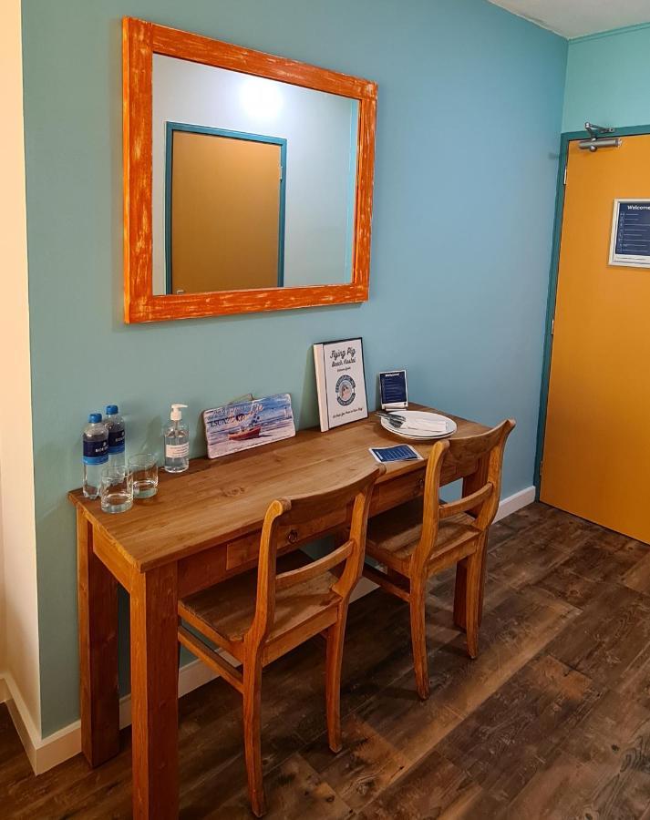The Flying Pig Beach Hostel Noordwijk Esterno foto