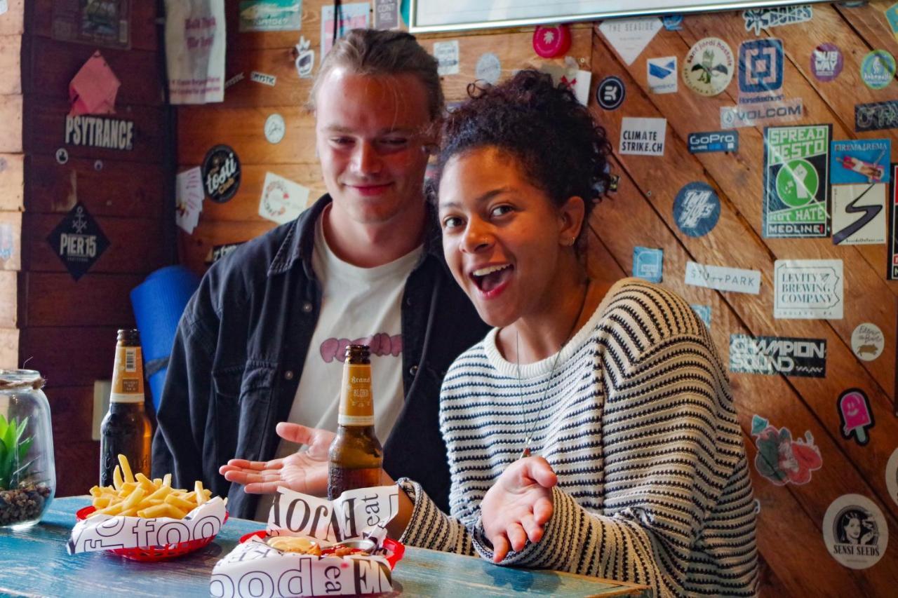 The Flying Pig Beach Hostel Noordwijk Esterno foto