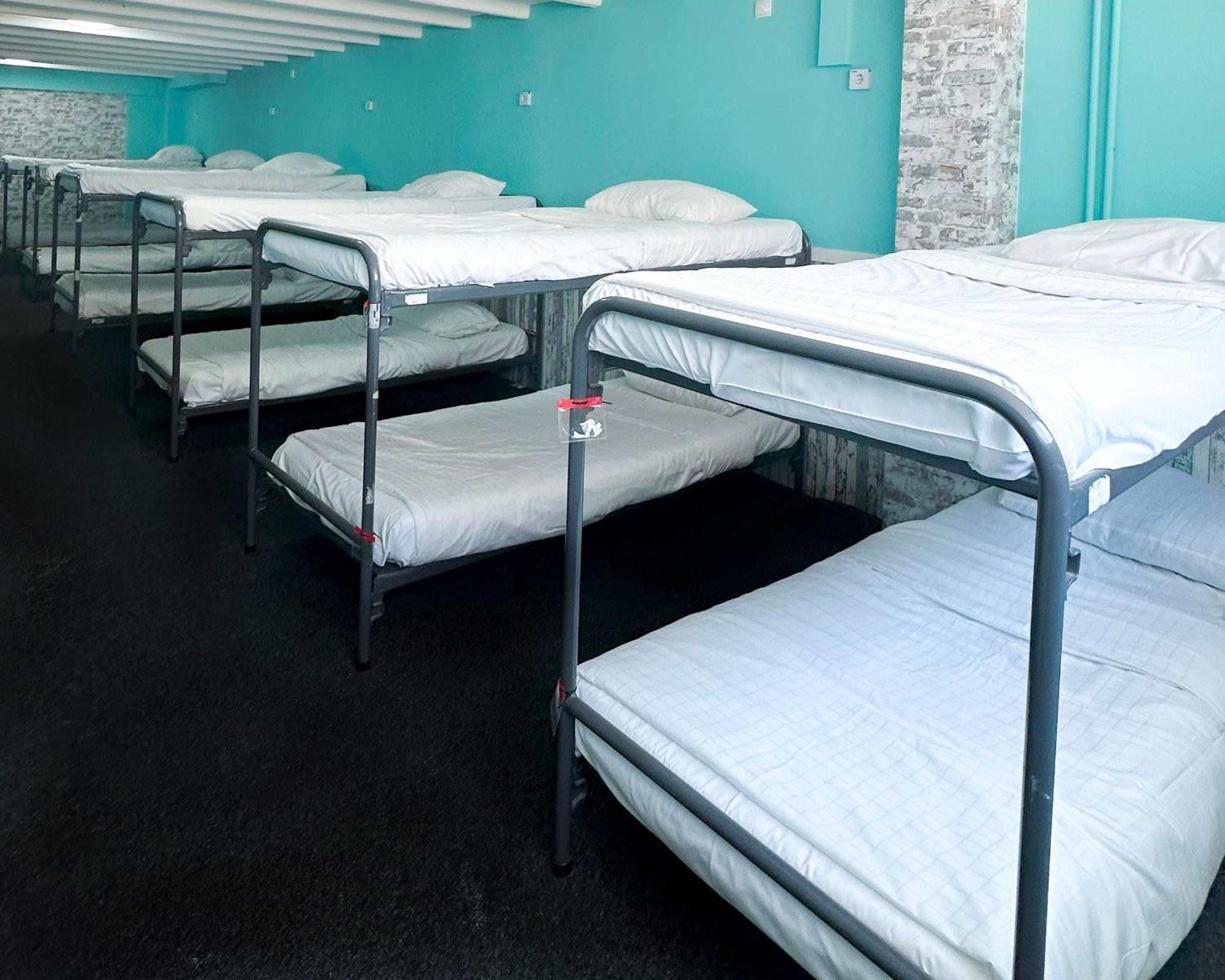 The Flying Pig Beach Hostel Noordwijk Esterno foto
