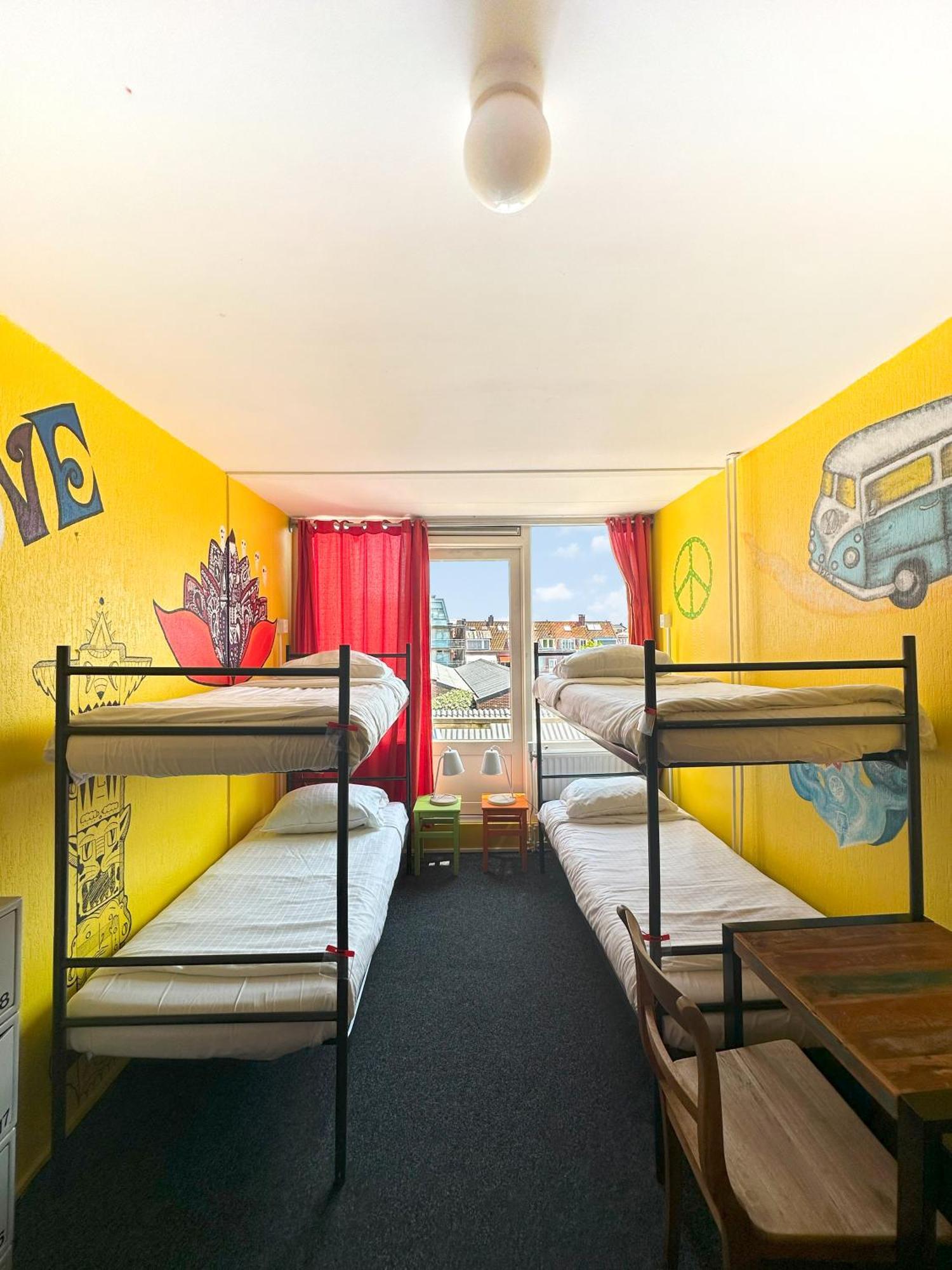 The Flying Pig Beach Hostel Noordwijk Esterno foto