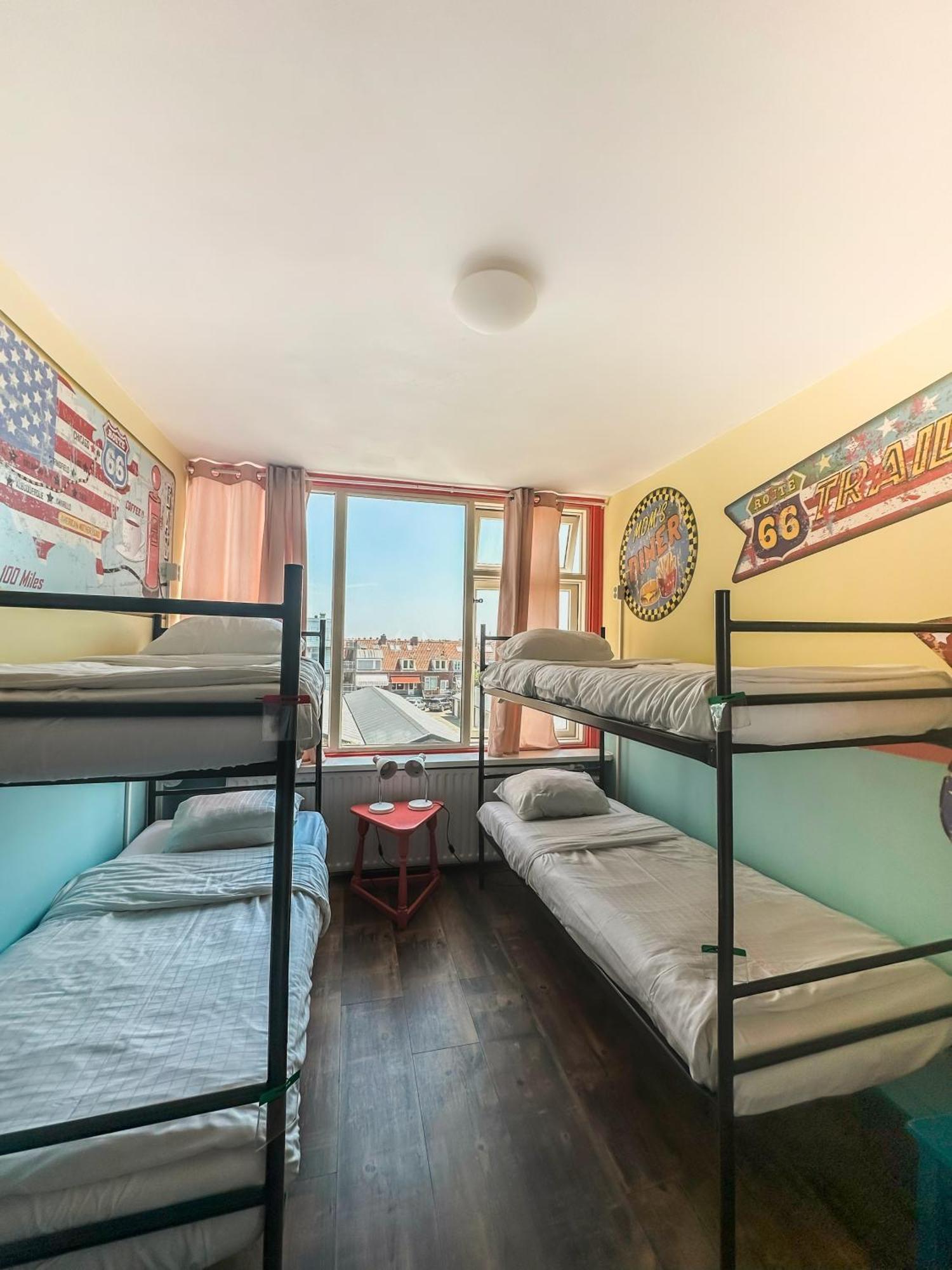 The Flying Pig Beach Hostel Noordwijk Esterno foto