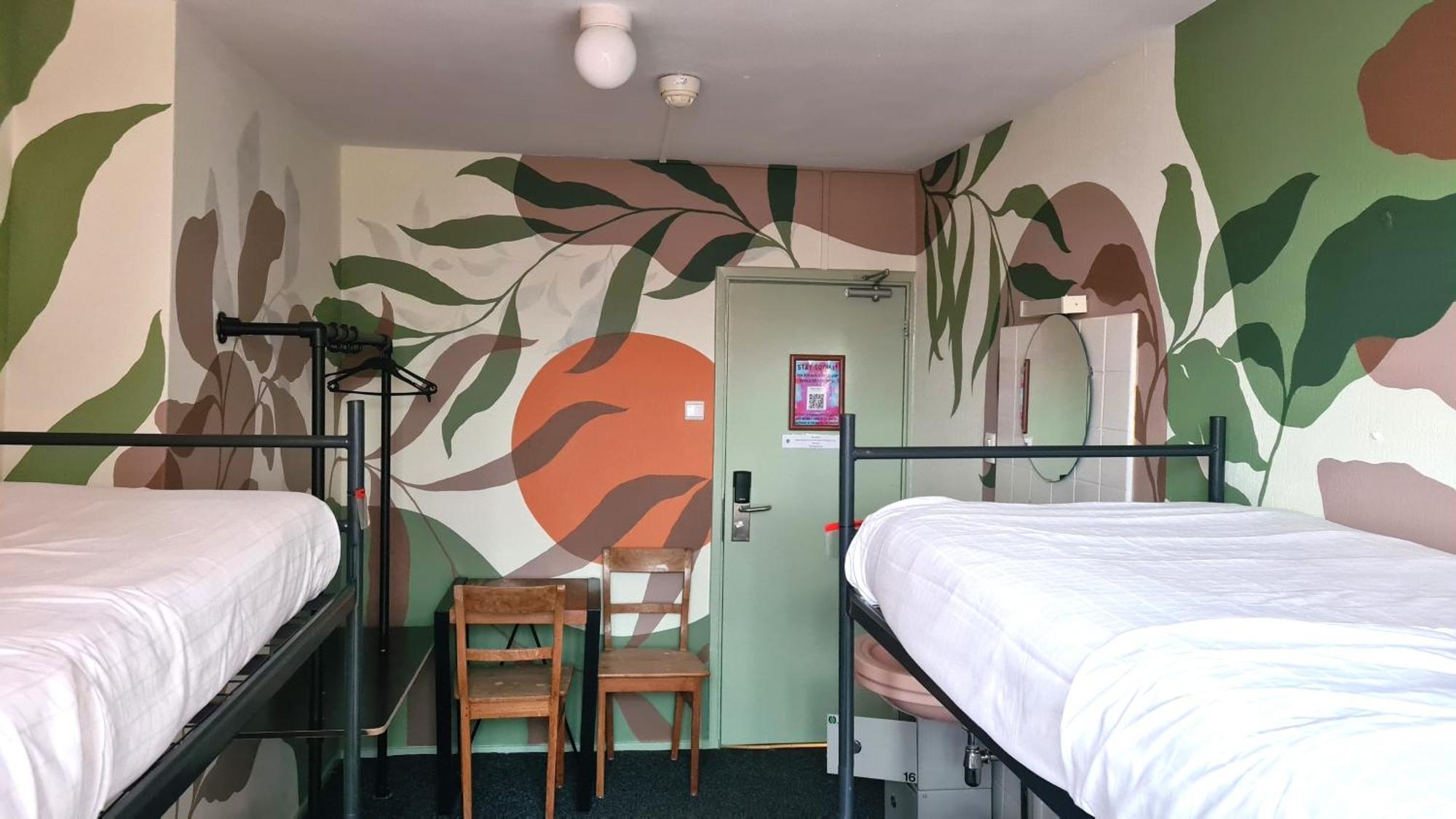 The Flying Pig Beach Hostel Noordwijk Esterno foto