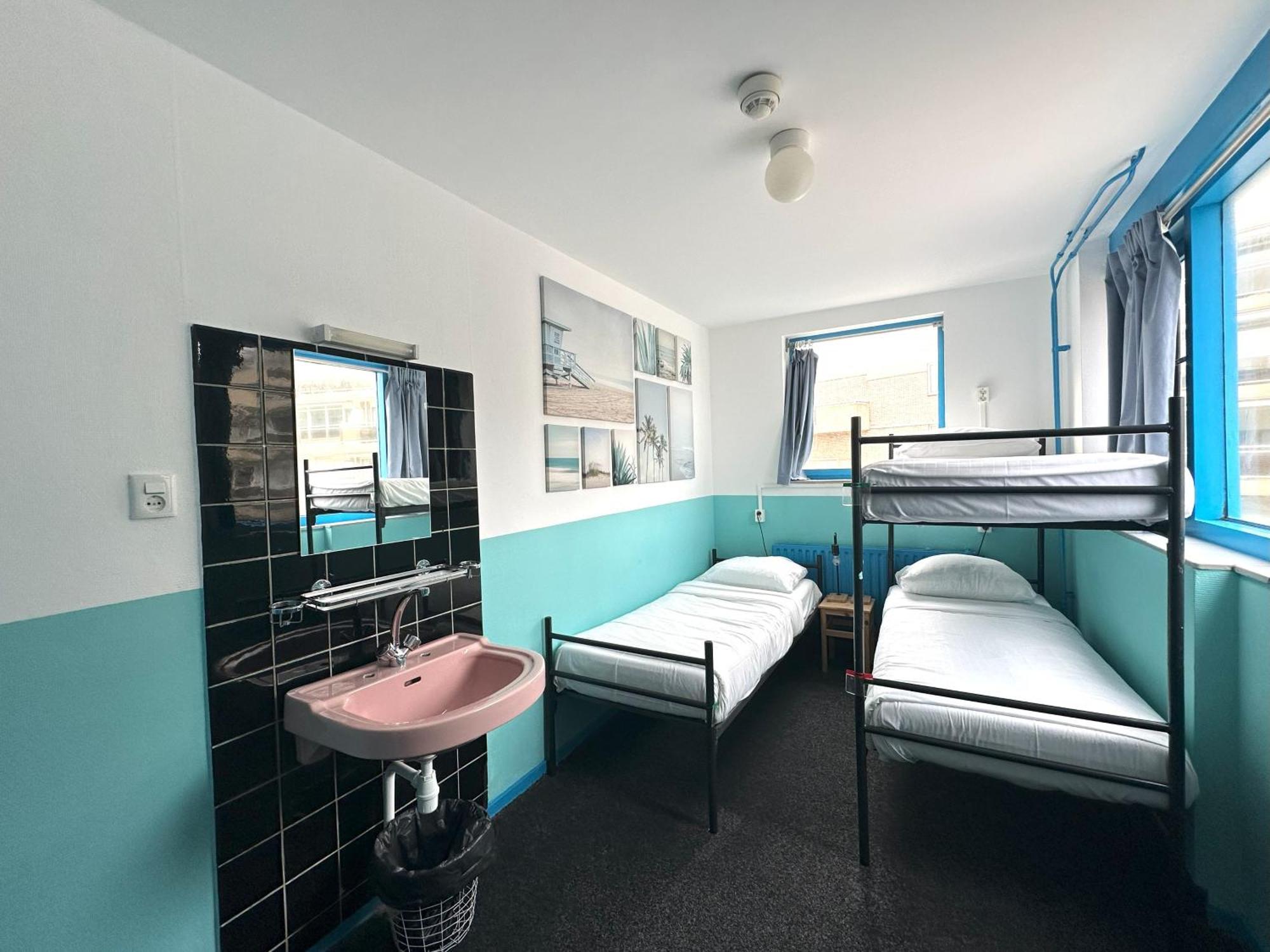The Flying Pig Beach Hostel Noordwijk Esterno foto