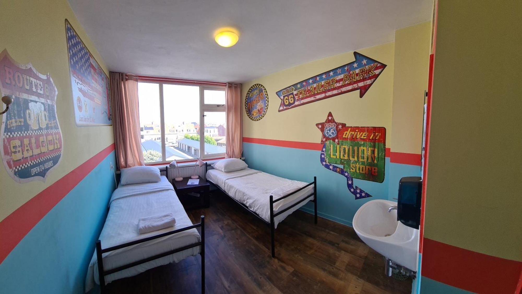 The Flying Pig Beach Hostel Noordwijk Esterno foto