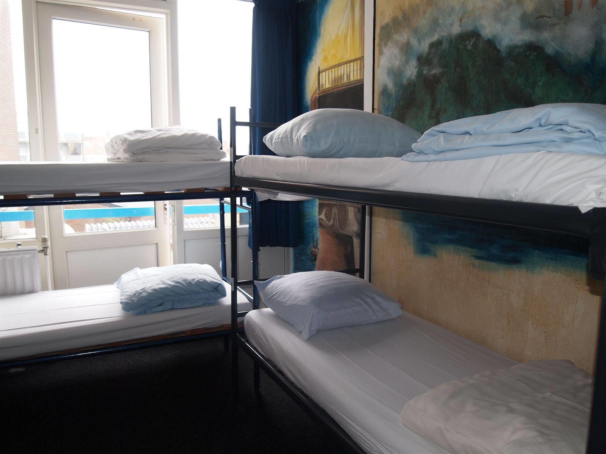 The Flying Pig Beach Hostel Noordwijk Esterno foto