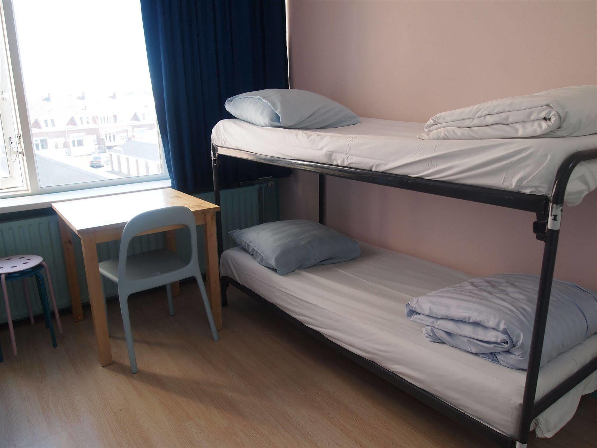 The Flying Pig Beach Hostel Noordwijk Esterno foto