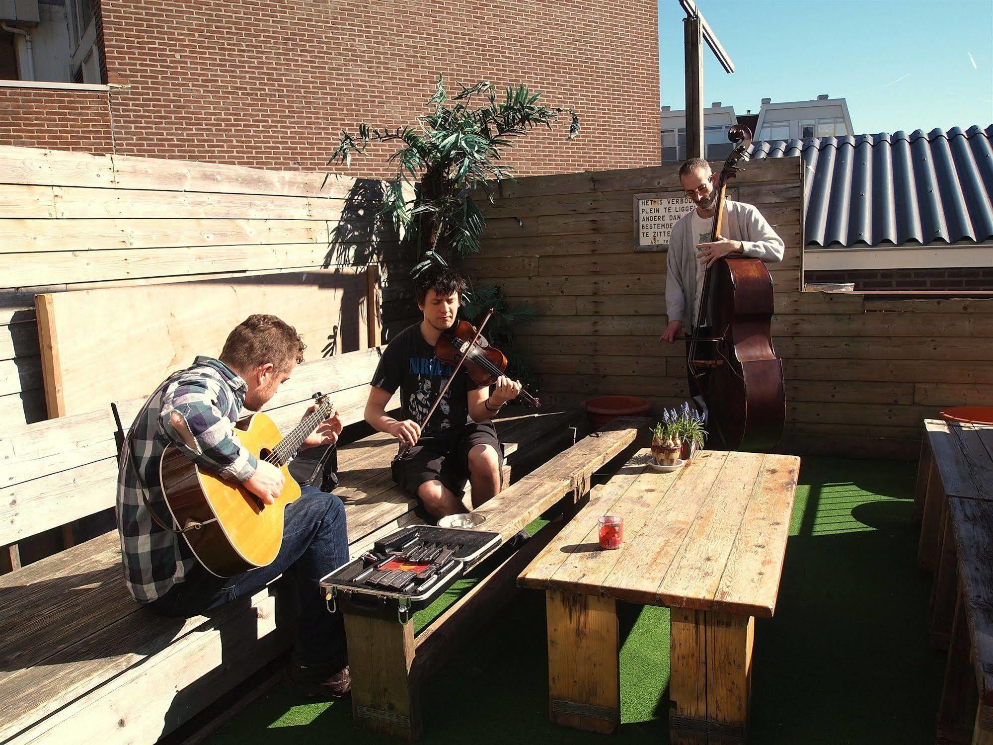 The Flying Pig Beach Hostel Noordwijk Esterno foto