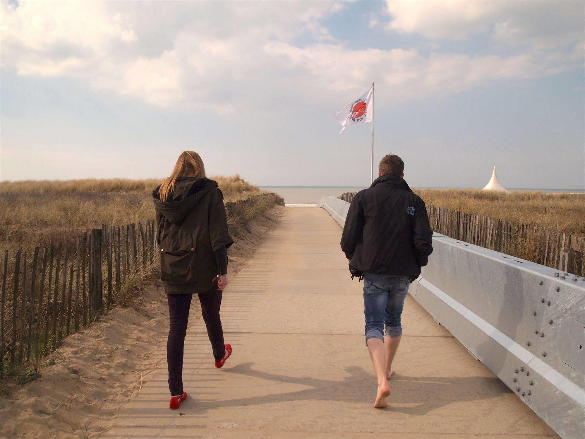 The Flying Pig Beach Hostel Noordwijk Esterno foto