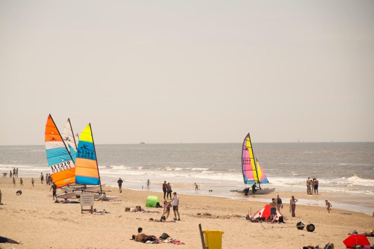 The Flying Pig Beach Hostel Noordwijk Esterno foto