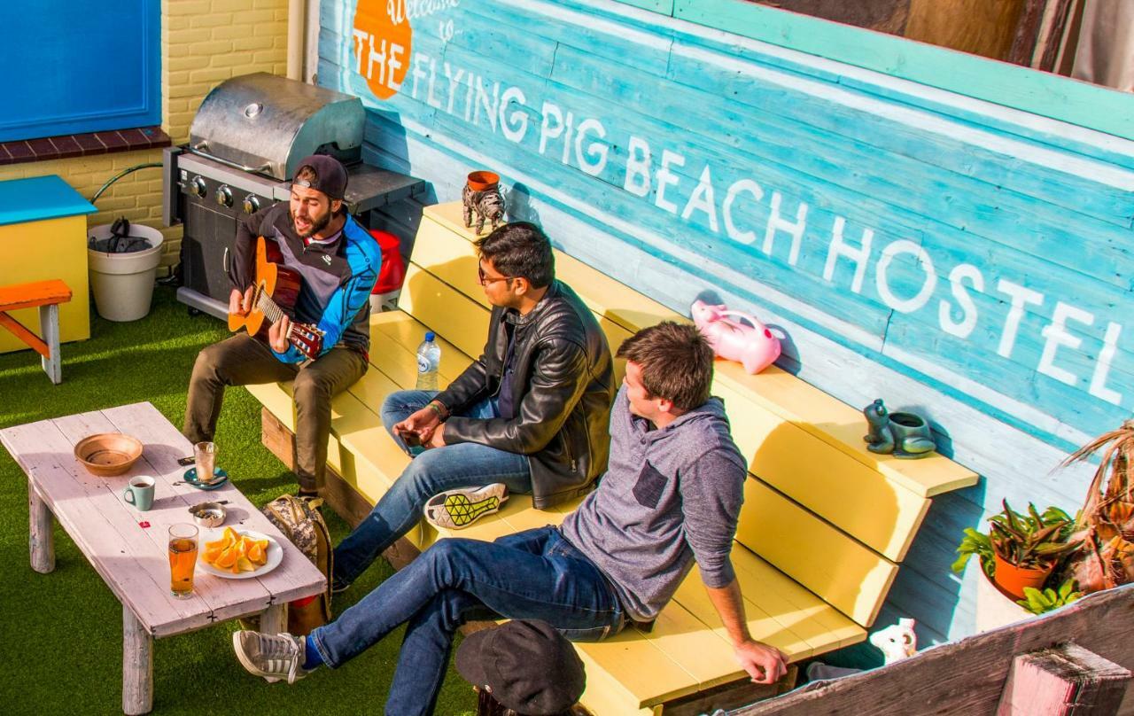 The Flying Pig Beach Hostel Noordwijk Esterno foto